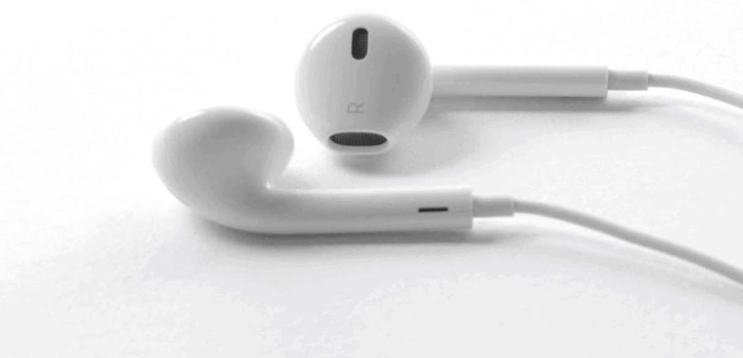 Трябва ли Apple Ditch EarPods на нови iPhone?