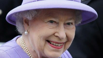 Кралица Елизабет напусна двореца от страх от вируса на короната! Гледан за първи път след 72 дни