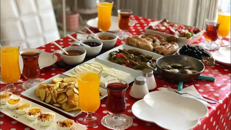 Какво трябва да се направи след Рамадан? Трябва да закусите за празнична сутрин
