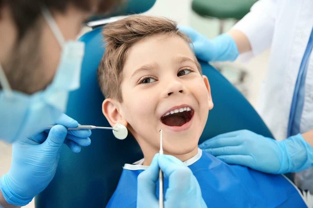 Кога децата трябва да получат стоматологична помощ?