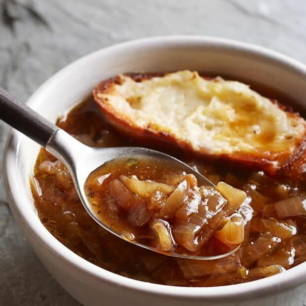 Вкусна рецепта за френска супа с лук