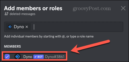 добавете dynobot в discord