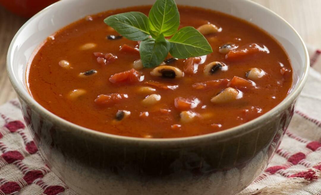 Как да си направим егейска супа от боровинки? Рецептата за Егейска супа с черноок грах...