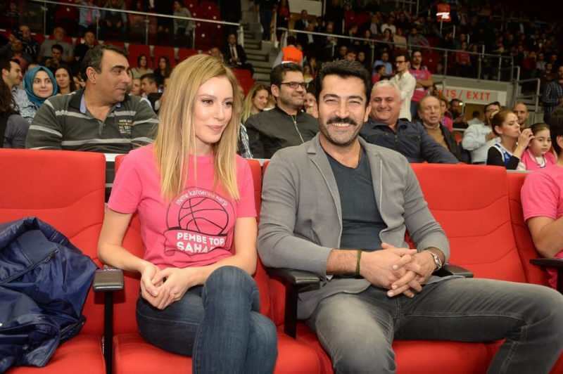 от розовата кошница, на която присъстваха Синем Кобал и съпругата му Кенан Имирзалъоглу 