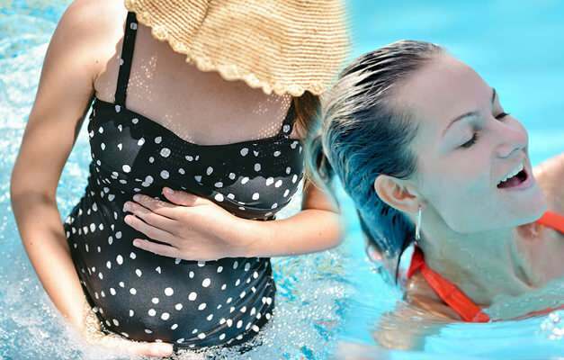 Ползите от плуването по време на бременност! Възможно ли е да влезете в басейна по време на бременност?