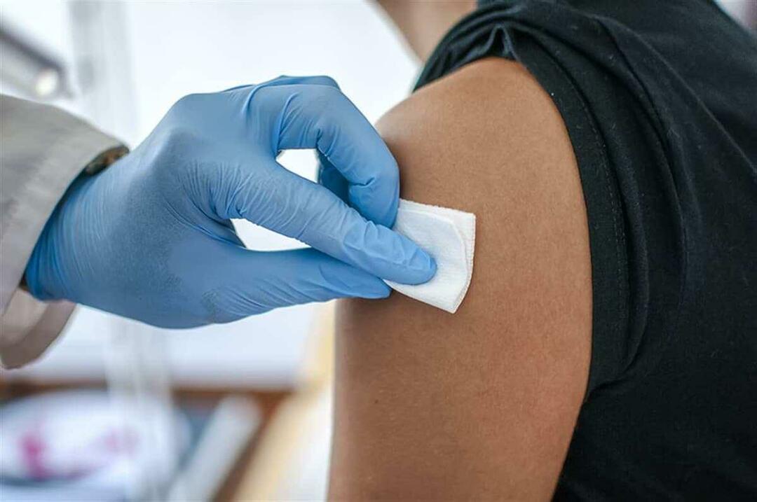 Кой получава ваксината срещу менингококи?