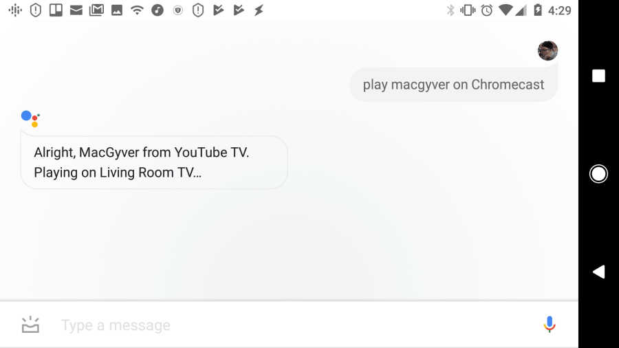 екрана на възпроизвеждането на предавания или филми с Google Assistant