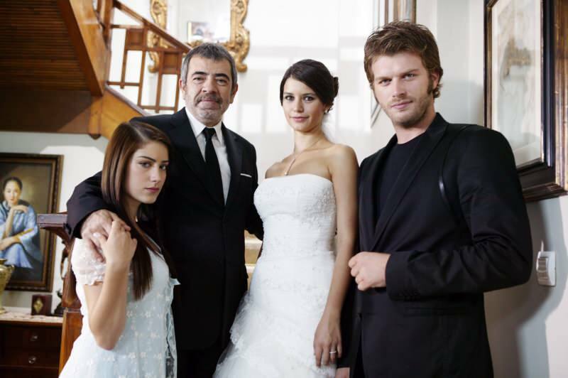Обаждане от американския рапър Карди до турски режисьори: Бихте ли могли да направите още един султански сериал?
