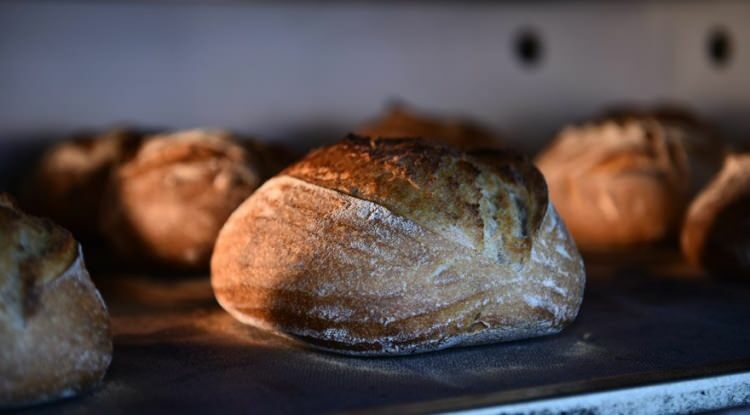 Как да си направим хляб с кисела тесто?