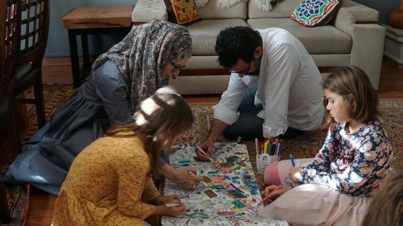 Мюсюлманската канадска майка говори за исляма с 5-те си деца в социалните мрежи