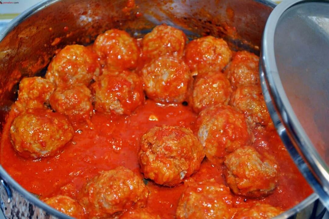 Какво представляват кюфтета Evhamli и как се правят кюфтета Evhamli? My Bride Is In The Kitchen Evhamli Meatball Sauce...