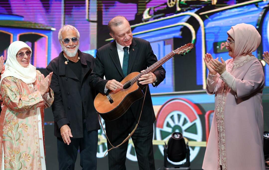 Юсуф Ислам даде своята китара на президента Ердоган