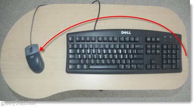 задайте мишката вляво от клавиатурата