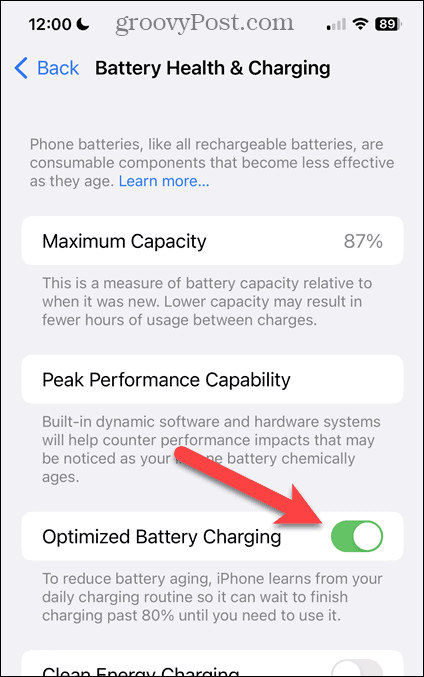 Активирайте или деактивирайте оптимизираното зареждане на батерията на екрана за състояние и зареждане на батерията на iPhone
