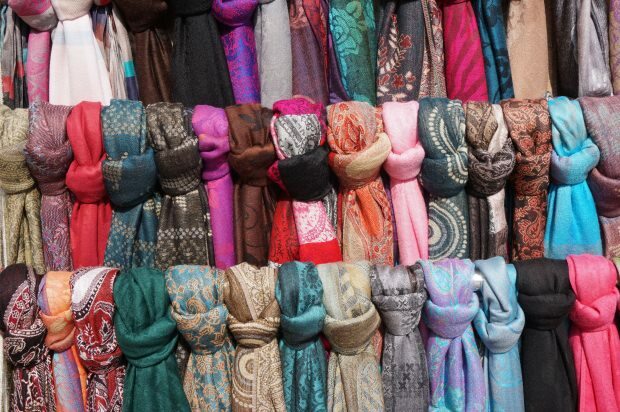 Избор на шалове и шалове според цвета на кожата
