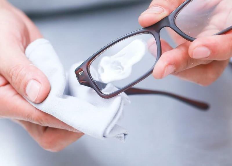как да премахнете драскотини по очила