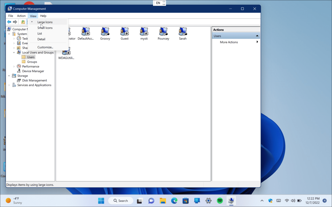 Вижте всички потребителски акаунти в Windows 11