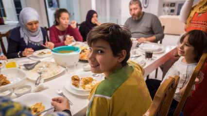 Незаменими обичаи на сахур и ифтари, държани със семейства в Рамадан