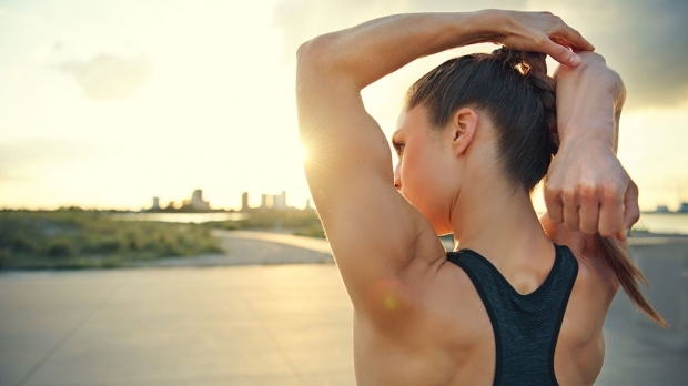 Упражнения, за да поддържате гърба си прав! Как вървят мазнините обратно? Движения на гърба с точилка