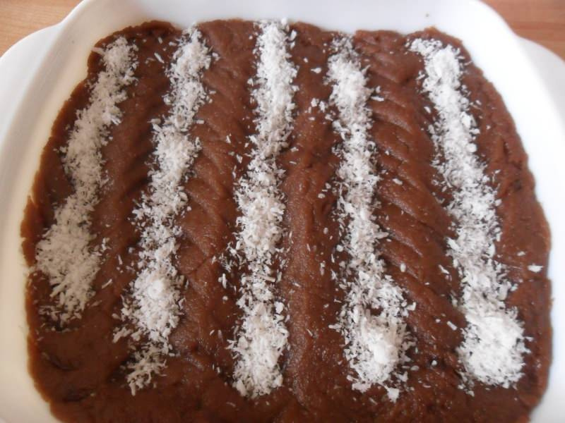 Как да си направим най-лесната халва от шоколадово брашно? Пълно ароматизирано шоколадово брашно Халва
