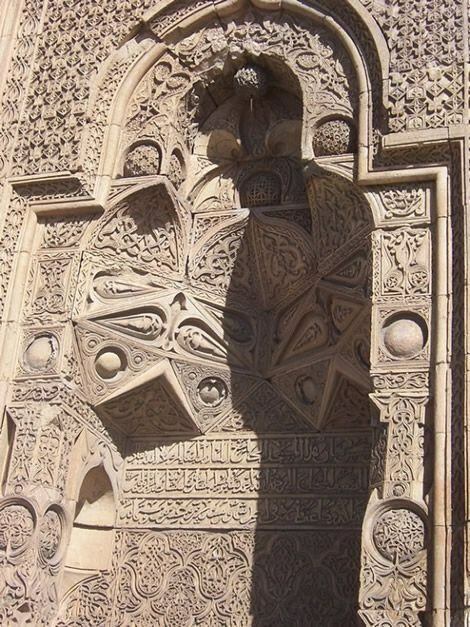 Голямата джамия Divrigi - Западни порти - Силует на сянката