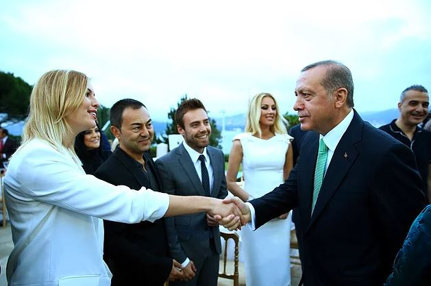 Искрени признания от известната певица! Сердар Ортач: Аз също съм влюбен в ръководството на Ердоган ...