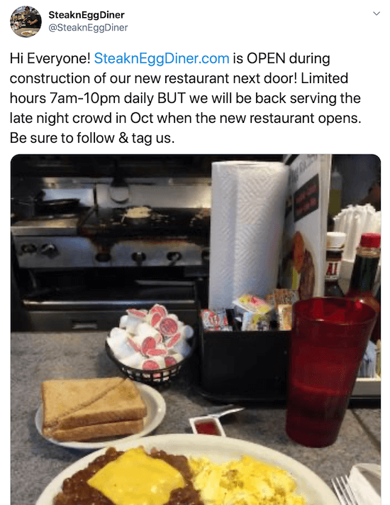 екранна снимка на Twitter публикация от @steakneggdiner tweeting ограничени часове по време на строителството на новия им ресторант