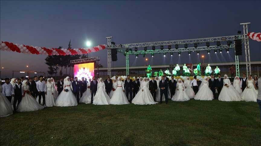 За 100 пострадали от земетресението са вдигнати сватби и сватби