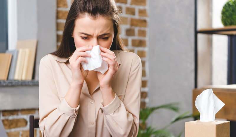 Хремата се появява и при алергична очна треска. 