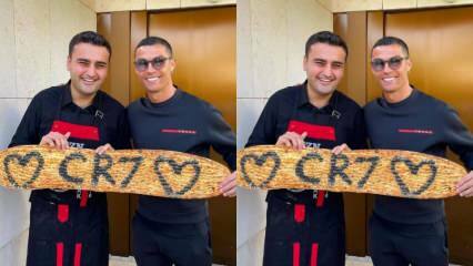  CZN Burak бе домакин на световноизвестния футболист Роналдо на мястото му в Дубай! Кой е CZN Burak?