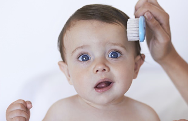 Как трябва да се грижи за косата на бебето?