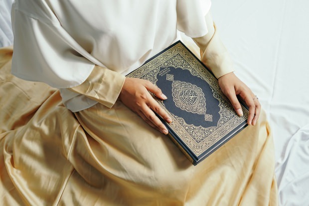 Каква е наградата за четенето на Сура Кехф в петък? Арабско произношение и добродетели на Сурат ал-Каф!