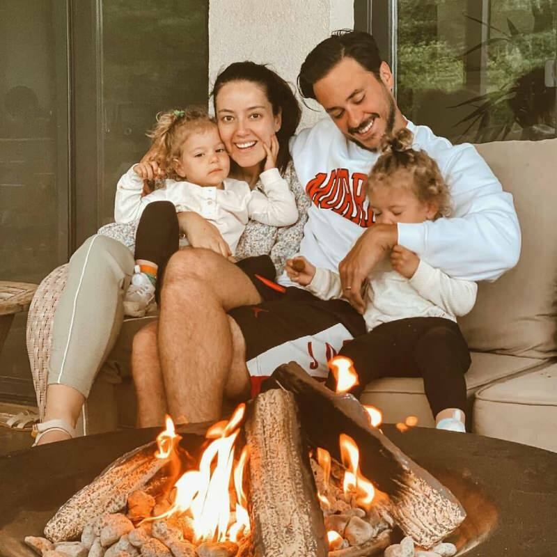 Топла семейна снимка от двойката Пелин Акил-Анил Алтан!