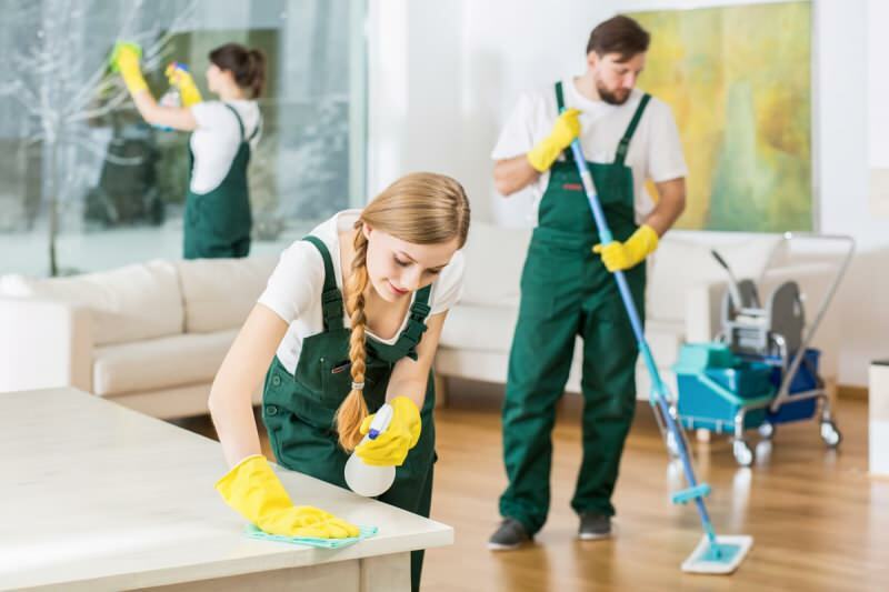 Как се извършва най-практичното почистване на офиса и как се дезинфекцира?