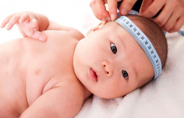 Как да се измери обиколката на главата на бебетата