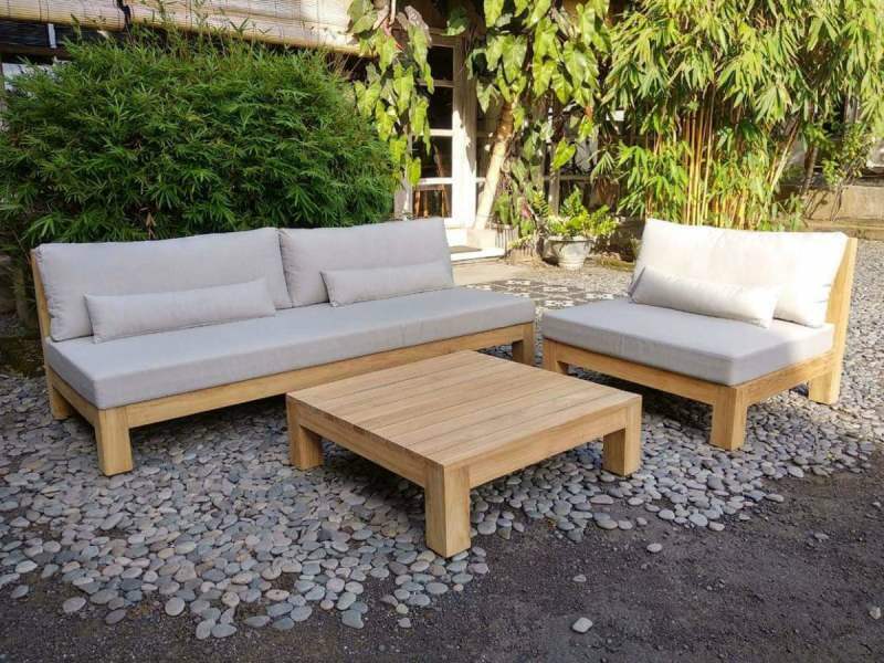 Как да се грижим за дървени градински мебели?
