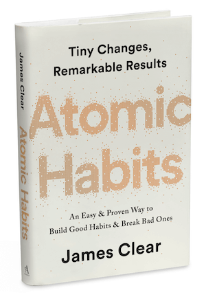корица на книгата за атомни навици от Джеймс Клиър