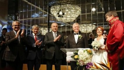 Външният министър Лавушоглу присъства на сватбената церемония в Анталия