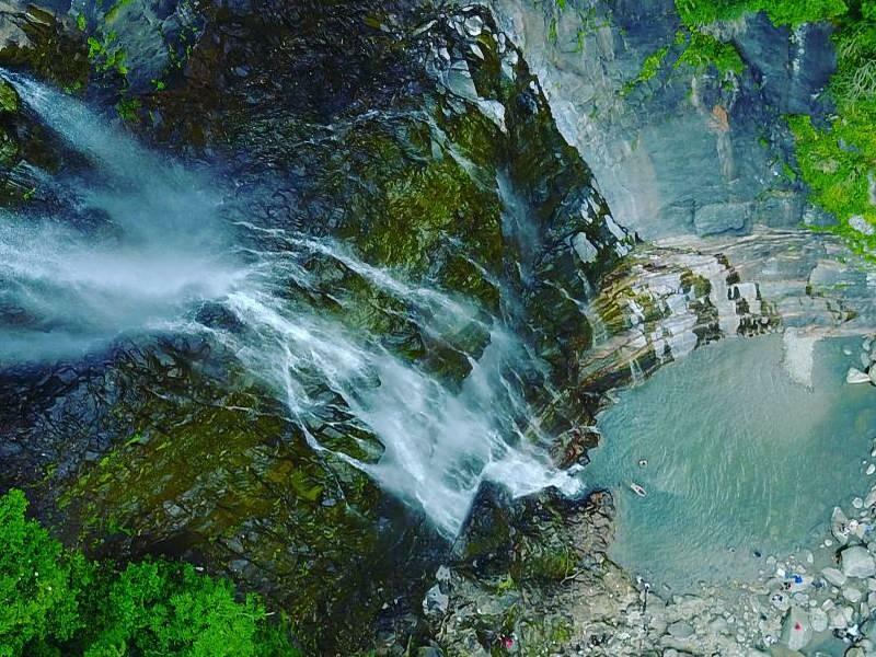 Кадри от водопада Менчуна