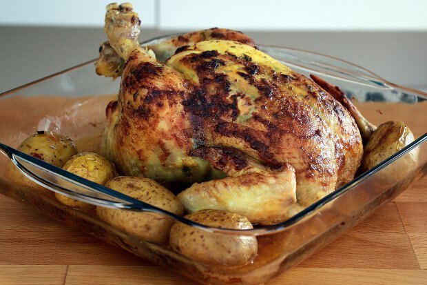 готвене вкусно цяло пиле
