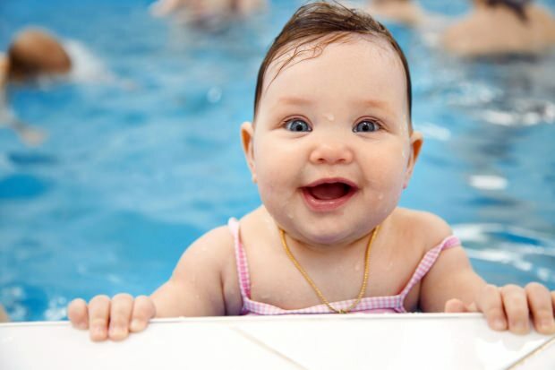 Кога бебетата могат да плуват?
