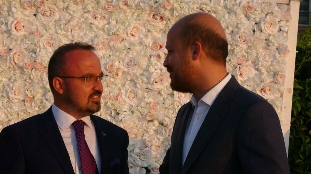 Вицепрезидентът на партията на AK Party Bülent Turan и Bilal Erdoğan